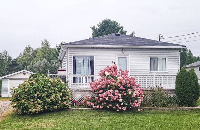 One bedroom cottage with free parking