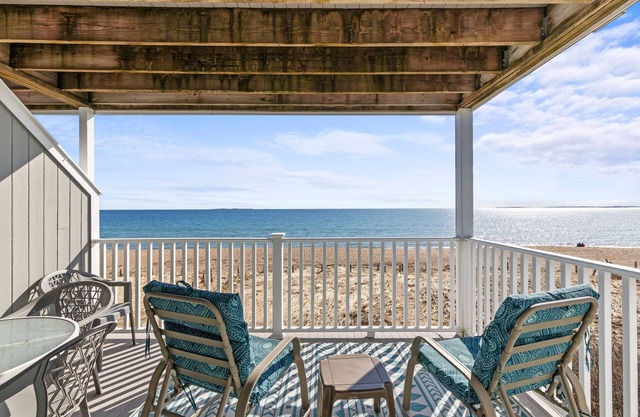 One bedroom, direct ocean views!