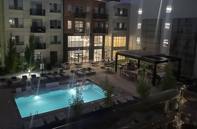 One bedroom luxury apartment 5 minutes from Notre Dame!