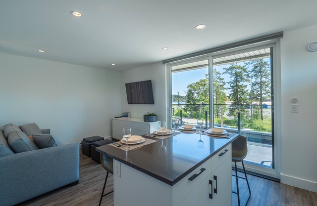 One Bedroom Suite with Harbour Views