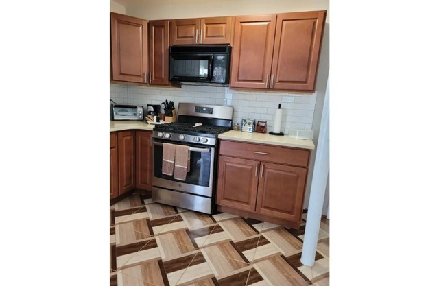 One bedroom Suite. Close access To NY/MetLife.