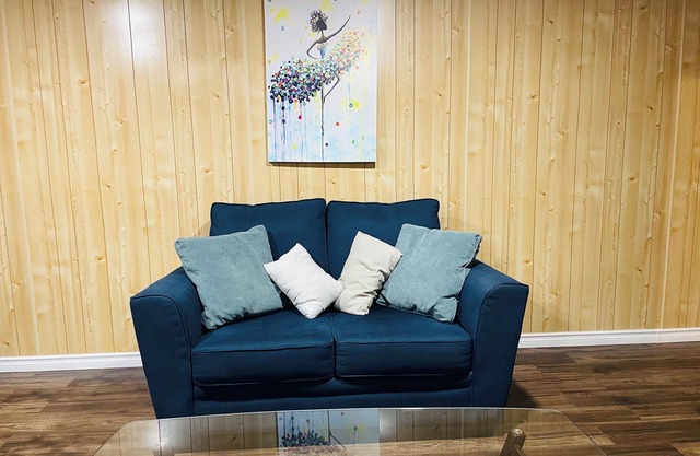 One bedroom suite + parking + private space +5 mins from major shopping centres