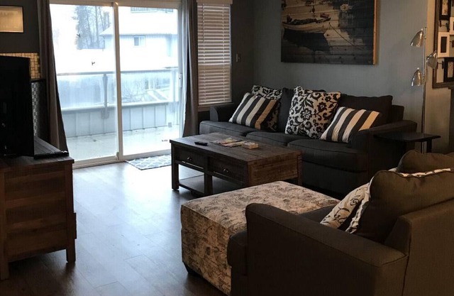 One Bedroom Superior Lakefront Condo!