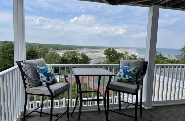 One bedroom unit at the lookout with incredible views.