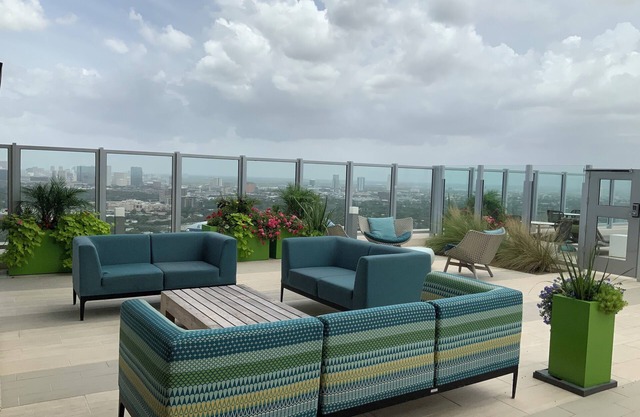One bedroom with a Study apartment - Medical Center Houston, TX - Rooftop Pool