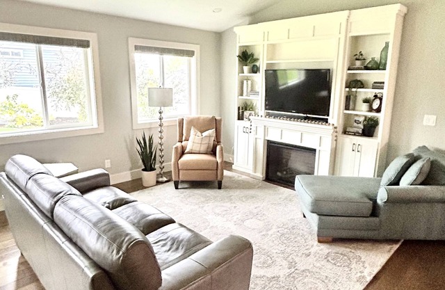 One block from the Temple! Beautiful 4 bd family friendly home.