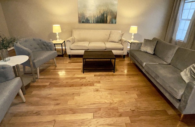 One Level, 2 bed, 2 bath, walk dist. to hospital