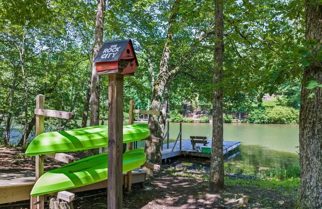 One Oar Missing, directly on Little River w/double fireplaces