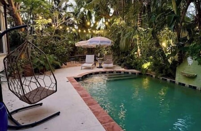 One-of-a-Kind Flamingo Park Escape (Pool+Parking)