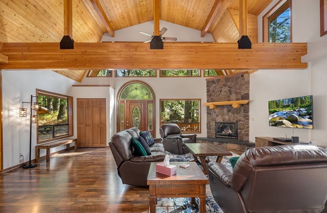 One of a kind family retreat! Slps 30 | Gym | Game Room | On Silver Creek