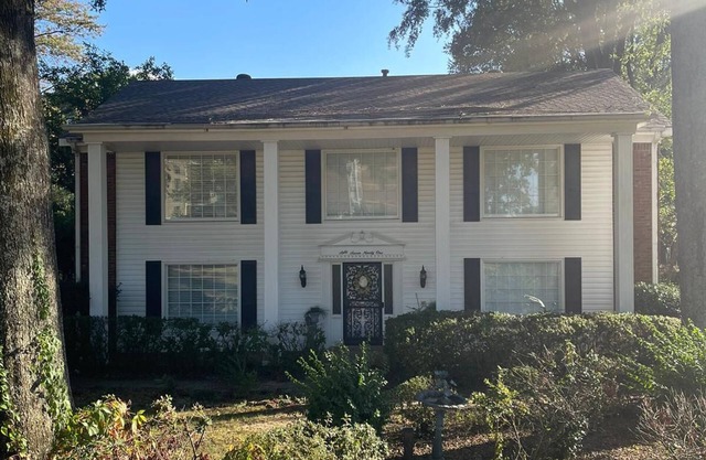 One-of-a-Kind Vast Colonial Estate in Germantown- 8 King Beds