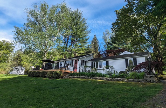 Schauen Sie sich Cute Summer Cottage am Lake Warmaug