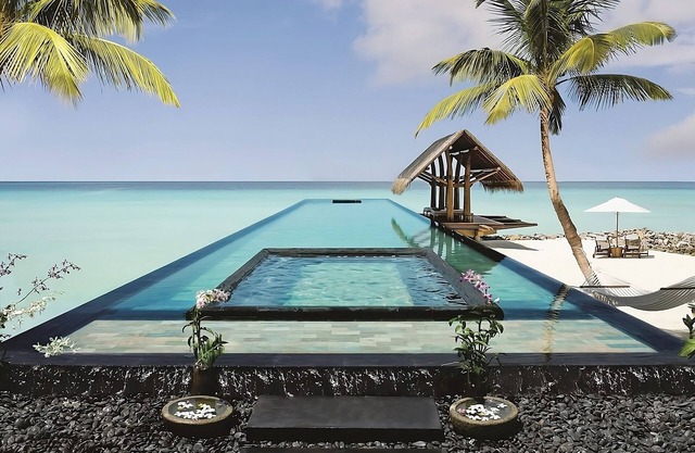 One&Only Reethi Rah, Water Villa King Bed, Private Beach, Balcony w/ Sea View!