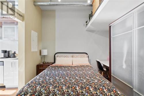 one private room