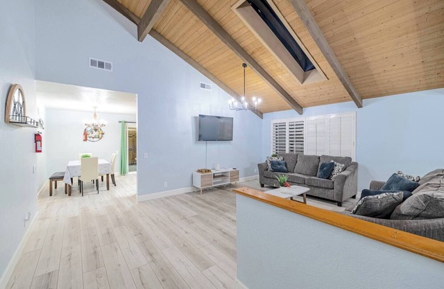 One-Story w/ Backyard & FastWiFi (Avocado Perch)