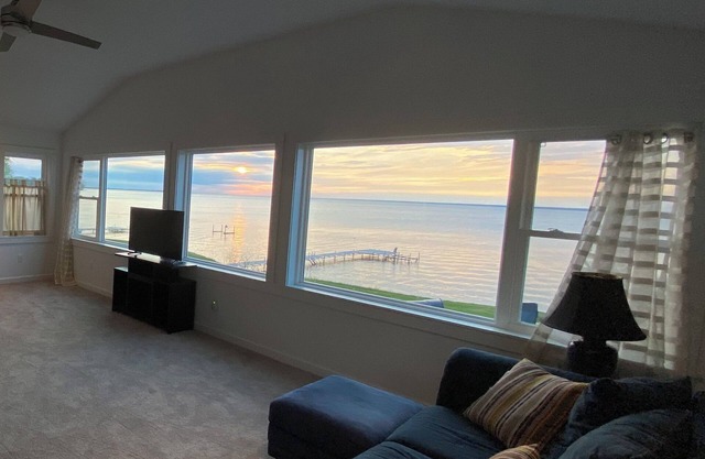 Oneida Lake Front House With Private Dock