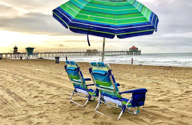 Only Beach Front Condo Complex directly in the Sand - Walk to Pier, Eat, Fun !!