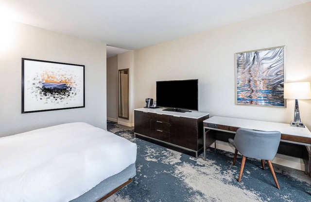 Onsite Pool, King Partial Water View Room at Grand Bay San Francisco Hotel