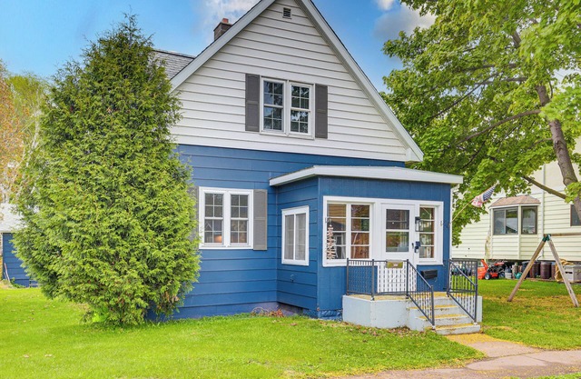 Ontonagon Home w/ Fire Pit - Steps to Beach!