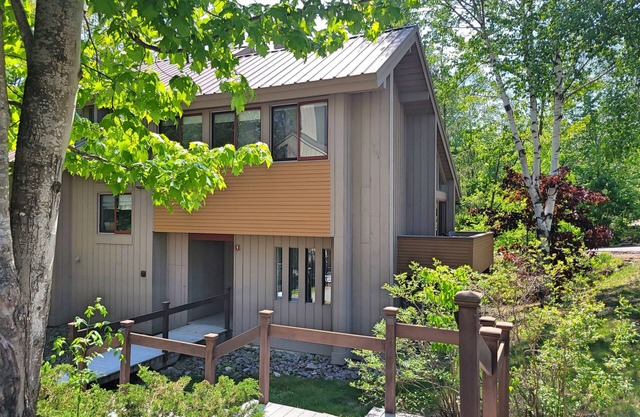 Open concept, deck, fireplace, AC, pet-friendly, near Loon. C6301 by LRS