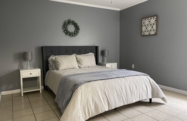 Open Floor Plan. Very Spacious 2 Bedroom Apt.