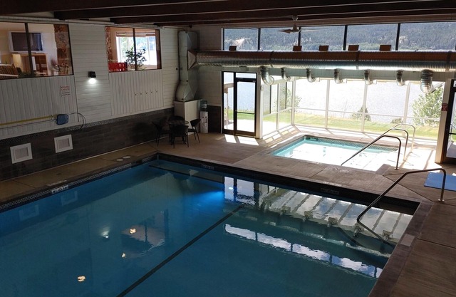 Akiskinook Resort - 1 Br Mtn View Condo! Indoor Pool/Hot Tub/Beach/Golf/Tennis!