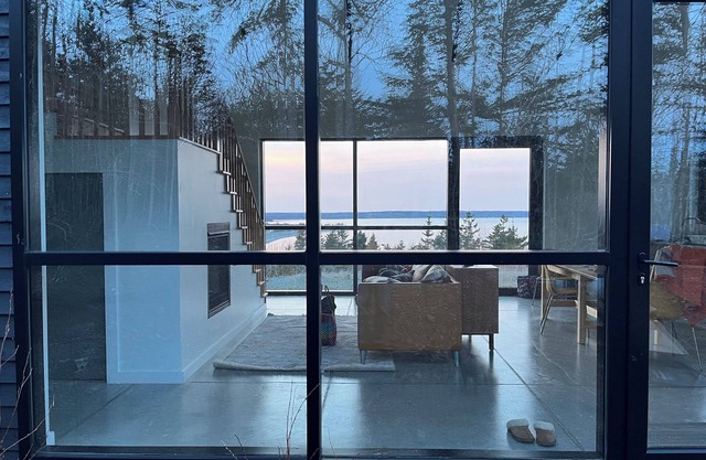 Open Modern Cottage with Fabulous View Short walk to the beach very private