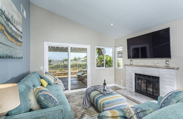 * SEPT SALE! Ocean View, Pool, Spa, Fresh Modern Remodel in der Nähe von Carlsbad Beach!