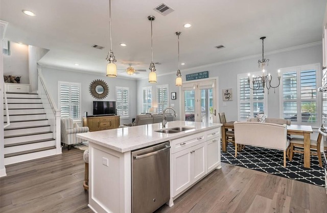 Open July27-31 Beachside Home, Ocean Views, Walk to Beach 4Bedroom Sleeps 12