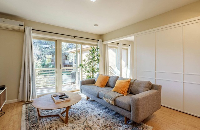 Open Palo Alto 1BR w/ Parking, nr Shops & Tech Companies, by Blueground