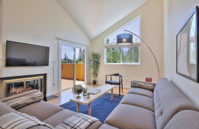 Open San Carlos 2BR w/ Parking & W/D, walk to Restaurants, by Blueground