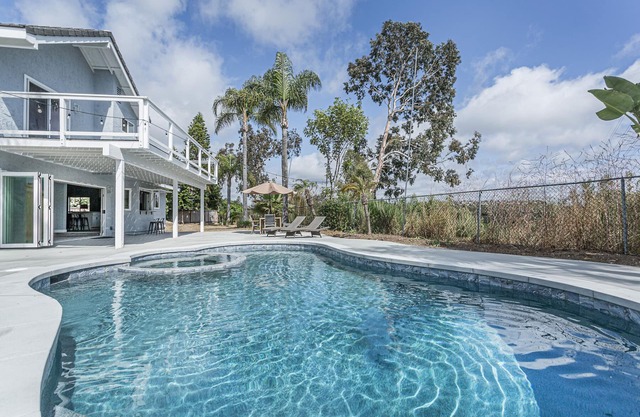 'OPEN Sept 2-4! Pool, Spa, Pets Ok, Remodeled Beachy Lagoon Getaway!