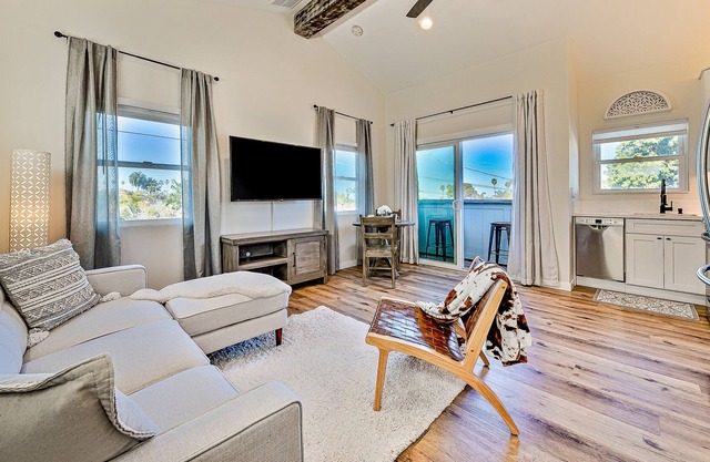 Open, sunlit condo with ocean glimpses, fast WiFi, central A/C, & a full kitchen