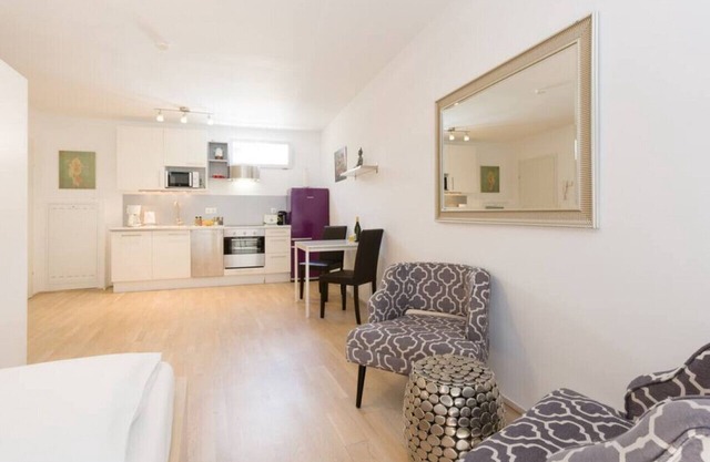 Opera Apartment Top 13 - Christian Apartments
