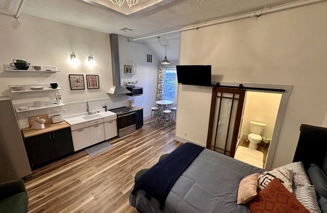 Opera House Suite 2