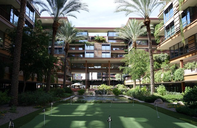 Optimal Camelback, Scottsdale Luxury Condo Living All Year Round!
