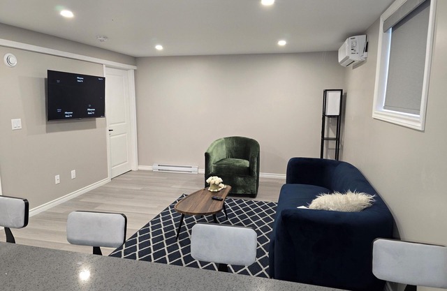 Opulent 2 bedroom apartment in Woodstock. 2 queen beds