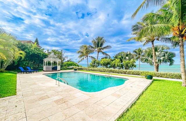 Orange Hill Beach House , private Pool & Jacuzzi