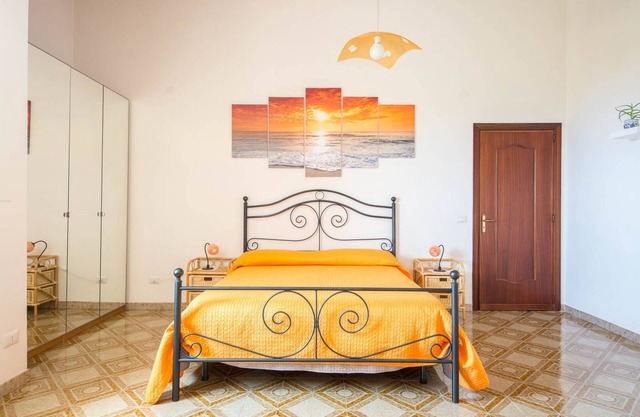 ORANGE Room, Villa INCORONATA