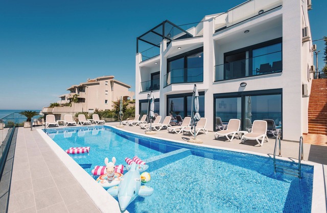Orange villa - 7-bedroom seafront villa