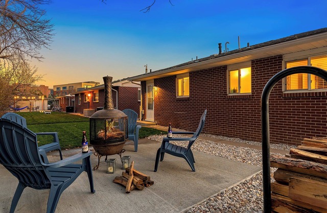 Orchard Flats | Perfect Group Stay w/ Yard and BBQ