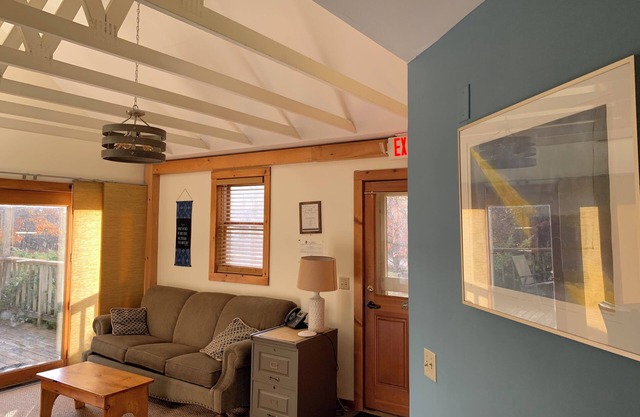 Orchard Guest House: Cozy Berkshire Retreat in the Woods