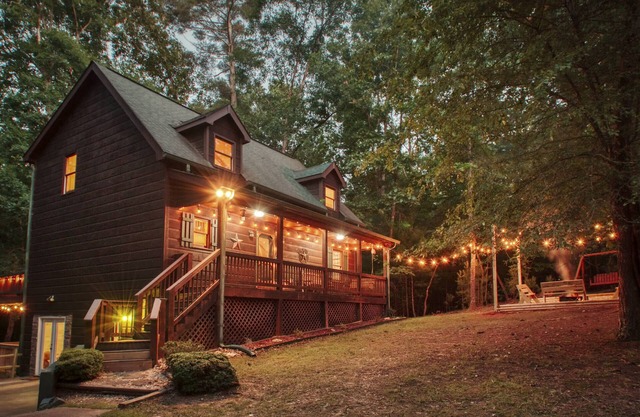 Orchard House - 4BR/3.5B ✔Hot Tub✔ Pet Friendly✔ Firepit✔ Grill✔ Gameroom✔