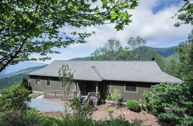 Orchard Knob | Pet Friendly, 15-Min to Town & Spectacular Mountain View!