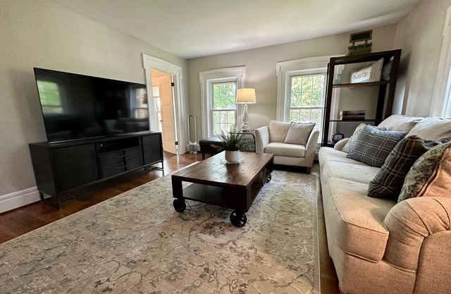 Orchard Park Apartment Two Miles from Buffalo Bills Highmark Stadium