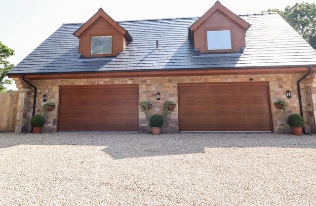 ORCHARD, pet friendly, with hot tub in Scorton