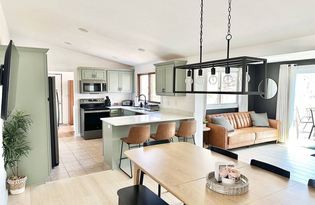 Save 10% on Weeknight Stays - Fish Creek - Trails + Fire Pit + Sleeps 10