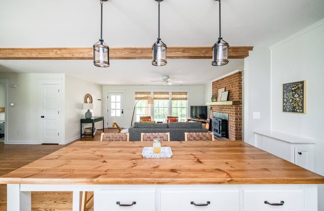 Orchard View Retreat in the Blue Ridge w/ 2 King Suites