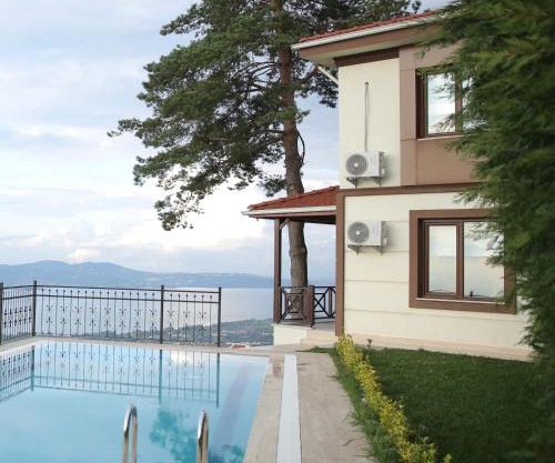 Orchid Hills - heated swimming pool