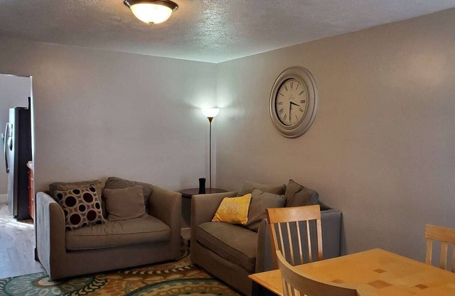 Orem duplex*King Bed* no stairs fast wifi
